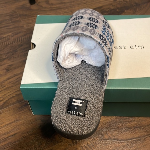 Toms x West Elm harbor Frost Grey slippers - Picture 4 of 7